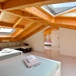 Luxury Bay View Apartament